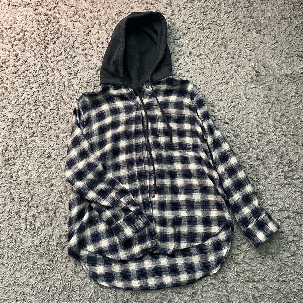 american eagle flannel in navy and white